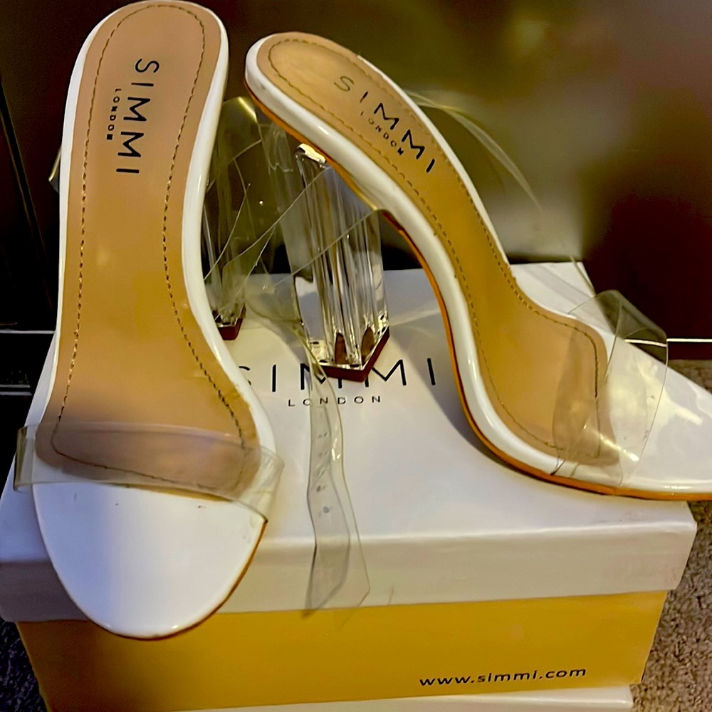 Simmi London :White outline clear heels